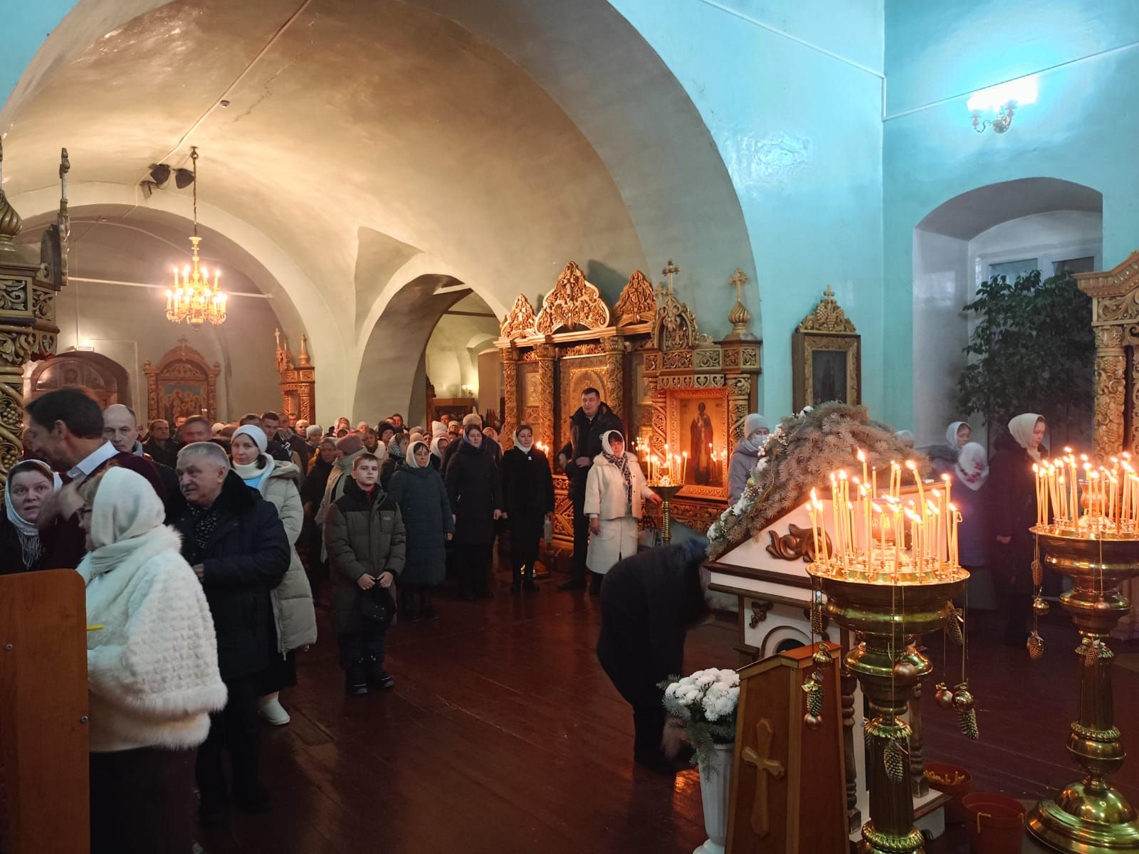 Сегодня в Буинске, в Троицком соборе Алмаз Сафин поздравил всех православных с Рождеством