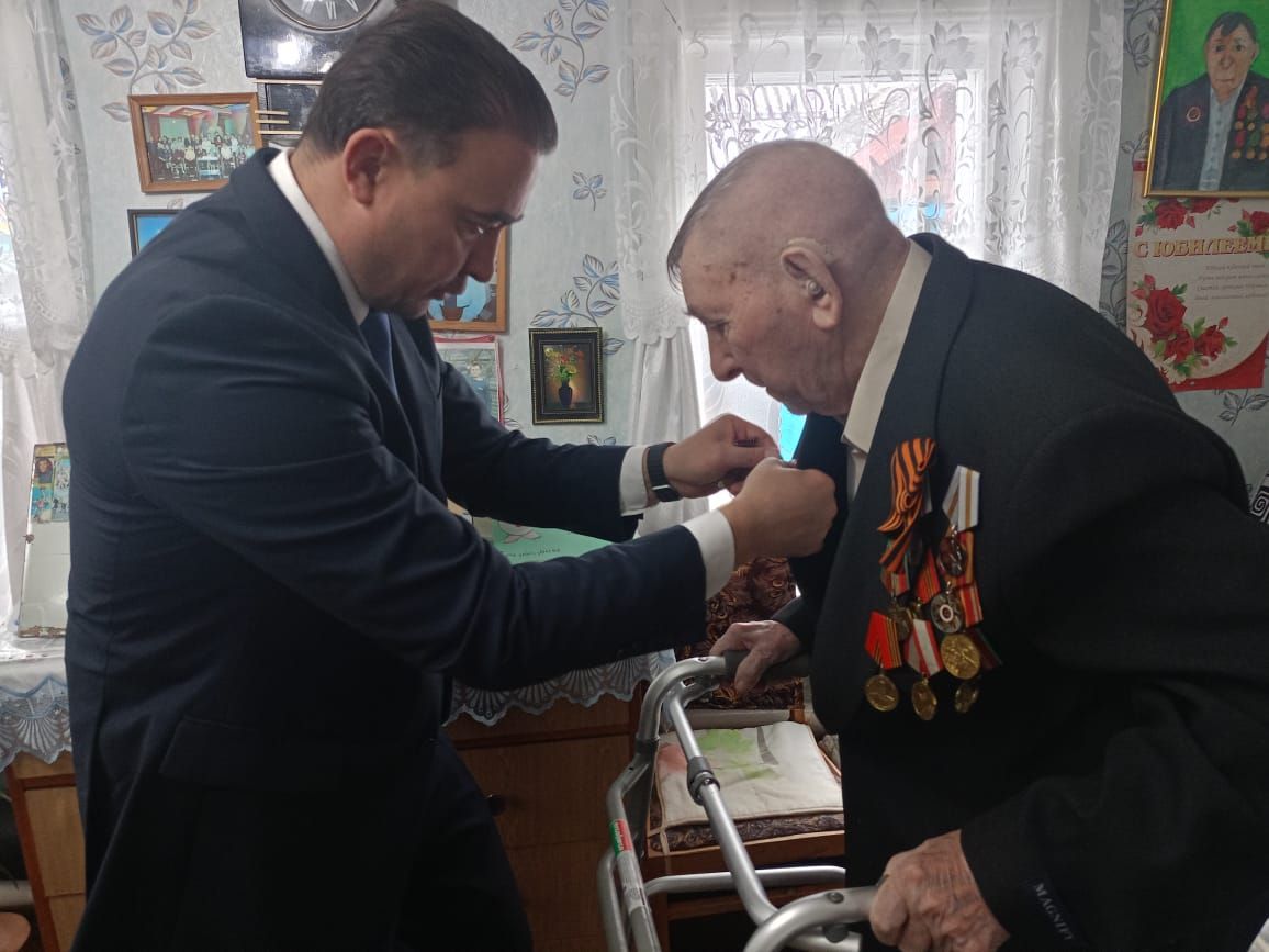 В Буинске ветеранам ВОВ присвоили звание «Почетный гражданин Буинска» и вручили юбилейные  медали (фото)