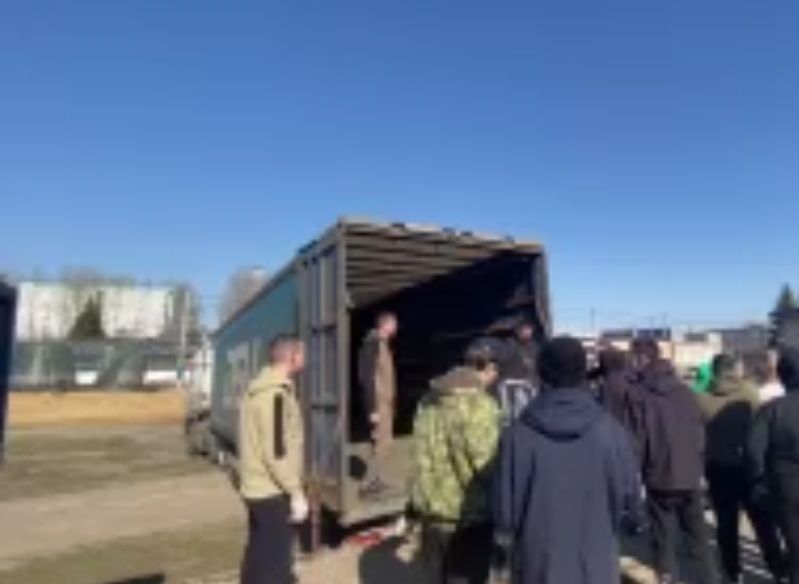 Сегодня буинцы отправили помощь в Луганск. Особенно активными были жители Чураково и Рунги (фото, видео)
