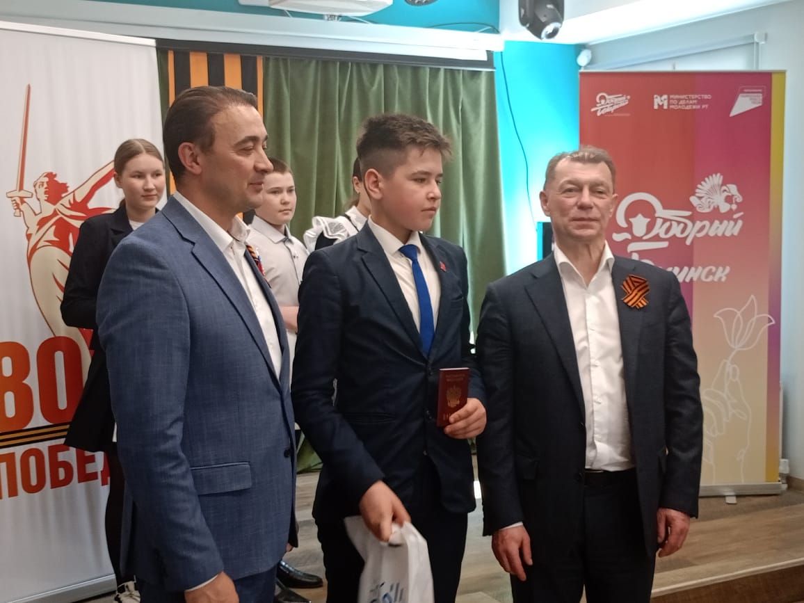 В Буинске депутат Государственной Думы встречался с ветеранами Великой Отечественной войны, в Исаково знакомился с ремонтом ФАПа, строительством пляжа (фото, видео)