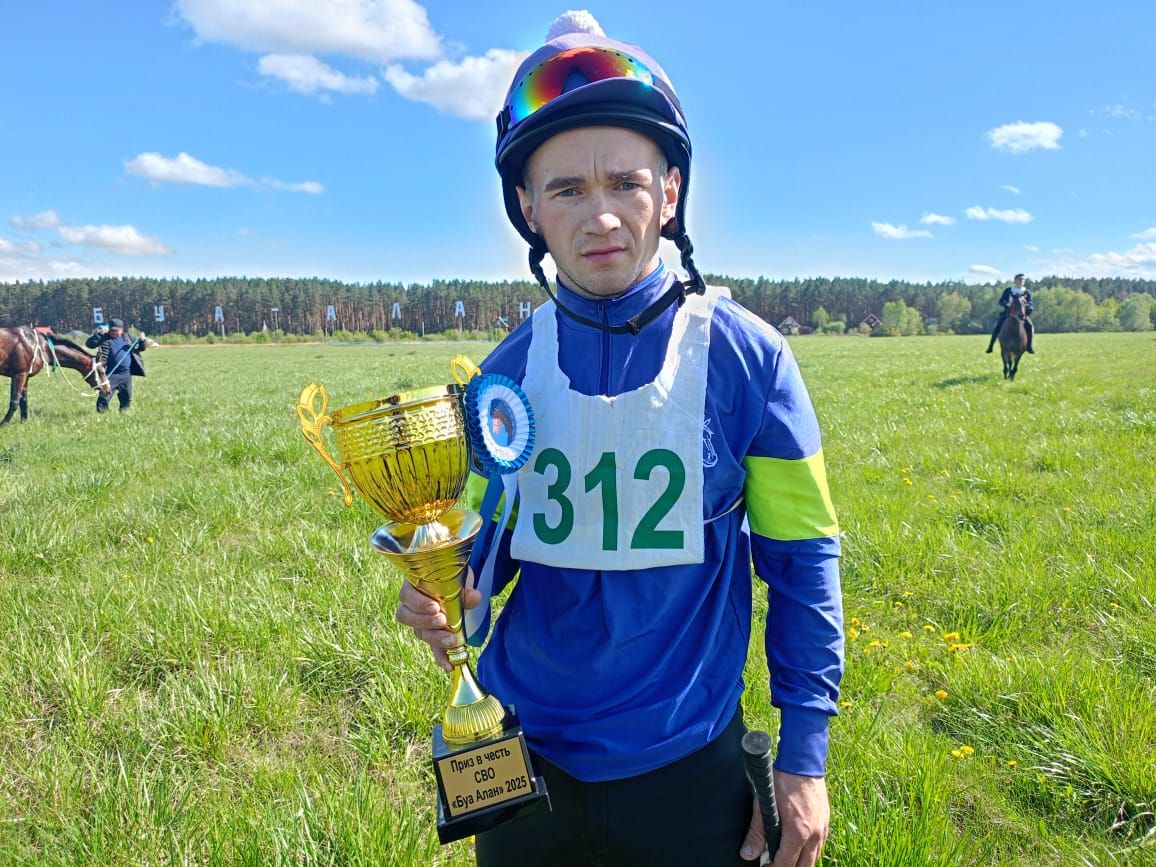 В Буинске по случаю 80-летия Великой Победы прошли конные скачки (+фото, видео)