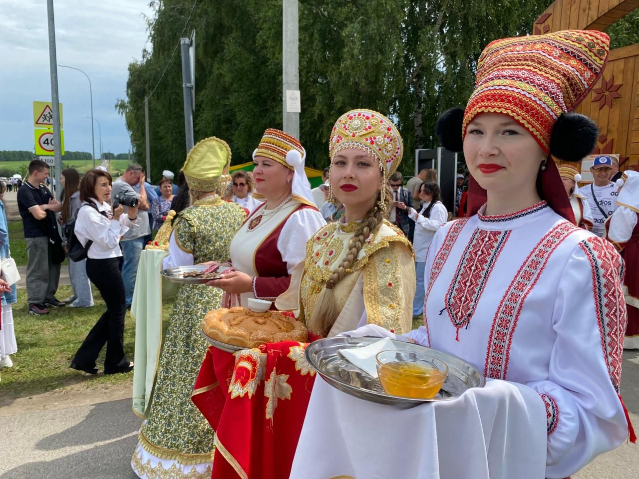Тысячи гостей из различных регионов страны — Республики Татарстан, Республики Мордовия, Ульяновской области — собрались в Кильдюшево Тетюшского района (фото, видео)