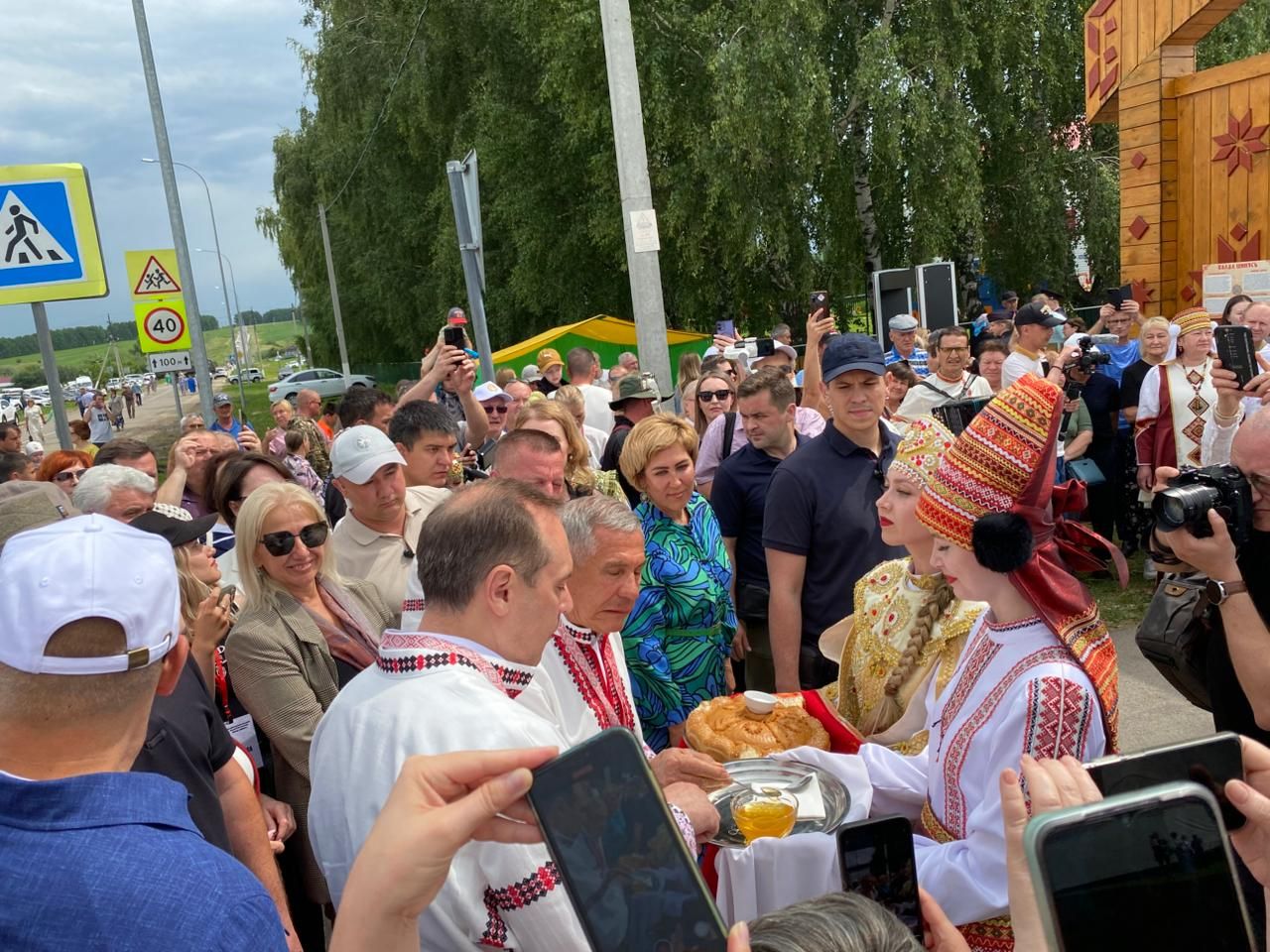 Тысячи гостей из различных регионов страны — Республики Татарстан, Республики Мордовия, Ульяновской области — собрались в Кильдюшево Тетюшского района (фото, видео)