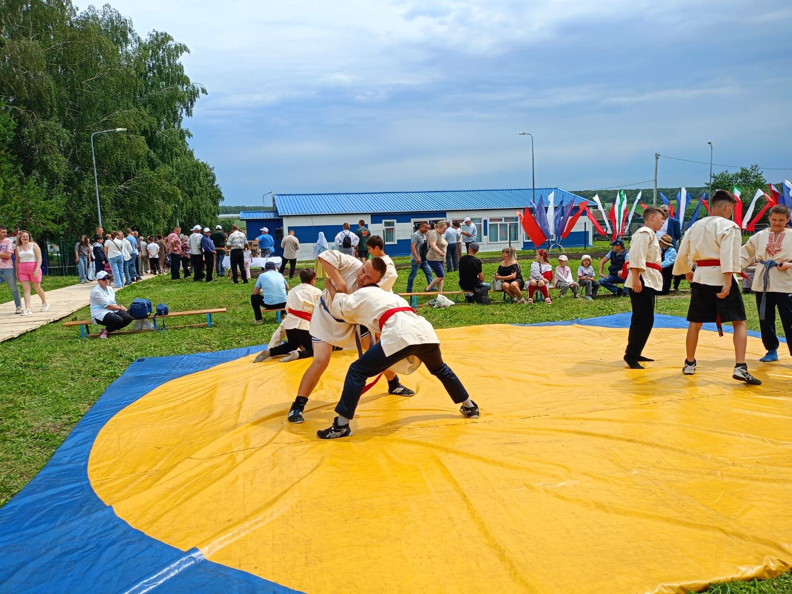 Тысячи гостей из различных регионов страны — Республики Татарстан, Республики Мордовия, Ульяновской области — собрались в Кильдюшево Тетюшского района (фото, видео)