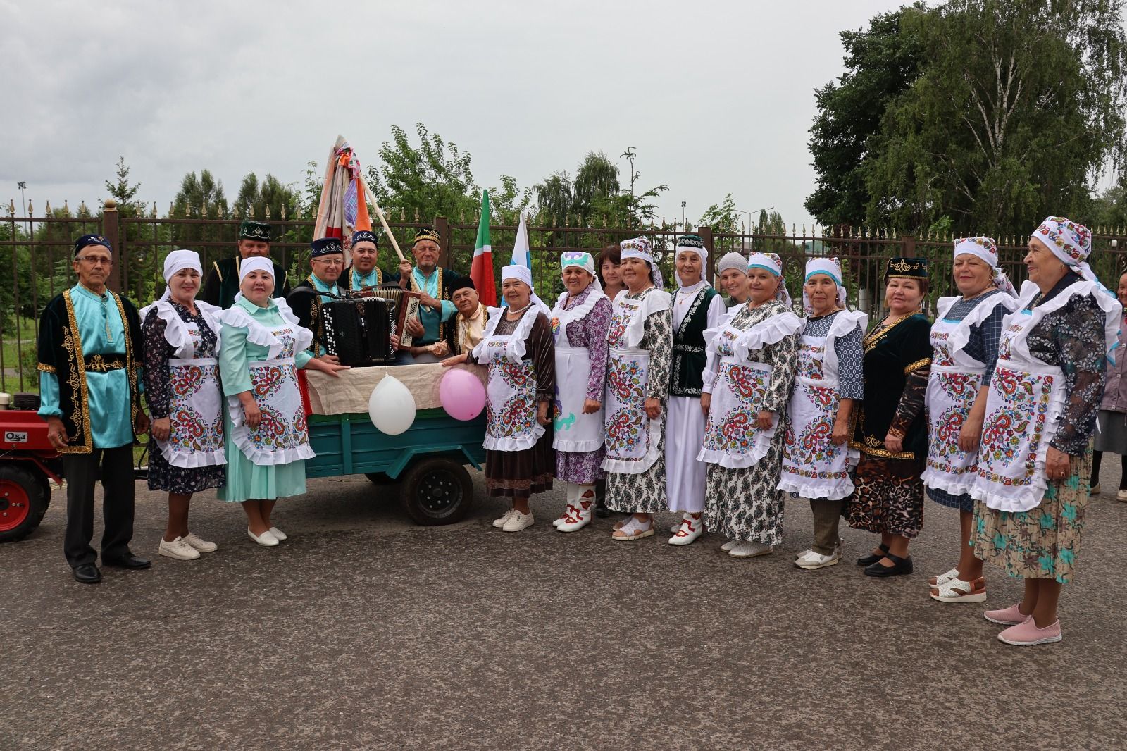 Буа районында Сабан туйга сөлгене мотоблок арбасына утырып җыйдылар (фото, видео)