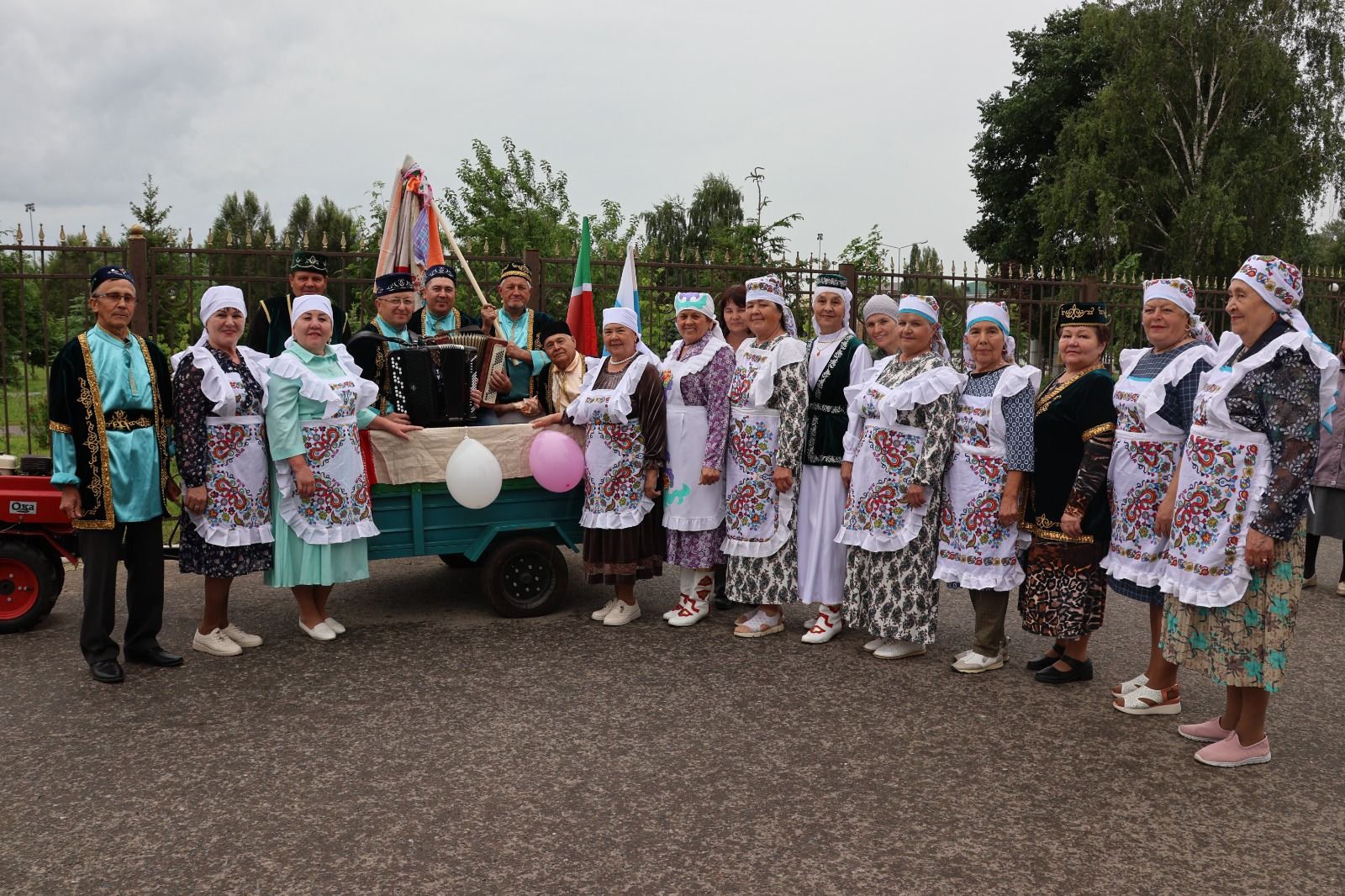 Буа районында Сабан туйга сөлгене мотоблок арбасына утырып җыйдылар (фото, видео)