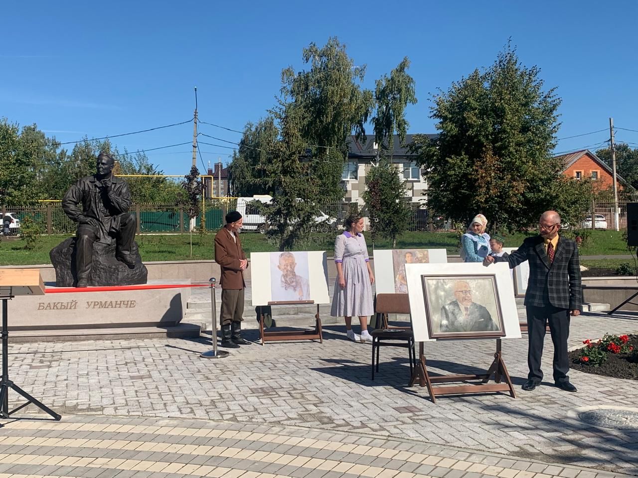 В Буинске открыли памятник Баки Урманче (фото)