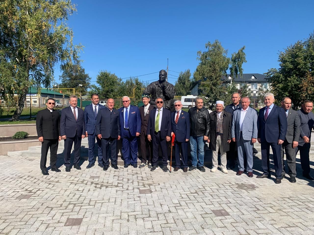 В Буинске открыли памятник Баки Урманче (фото)
