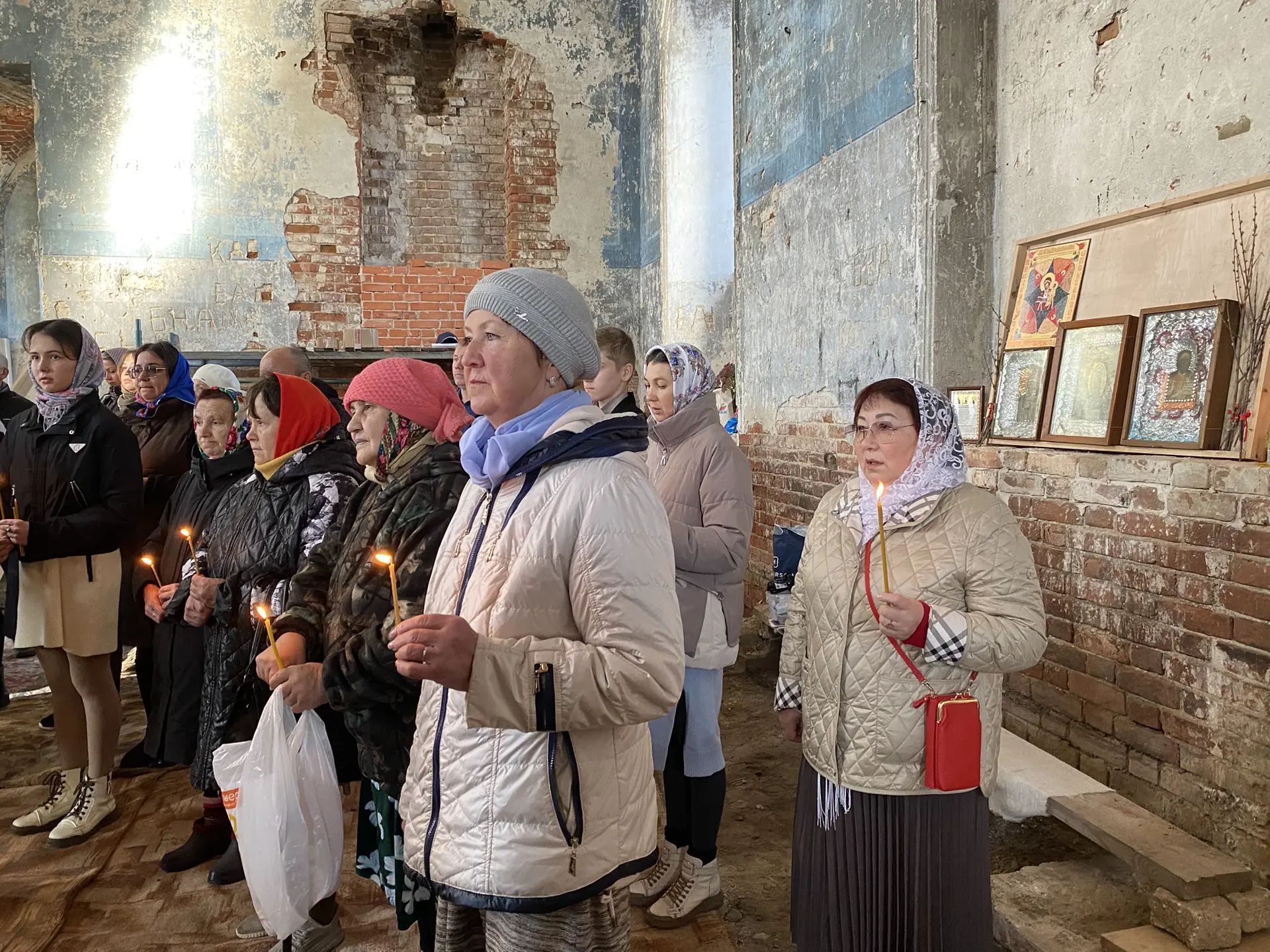 В Буинском районе в селе Старые Бурундуки продолжается восстановление храма.