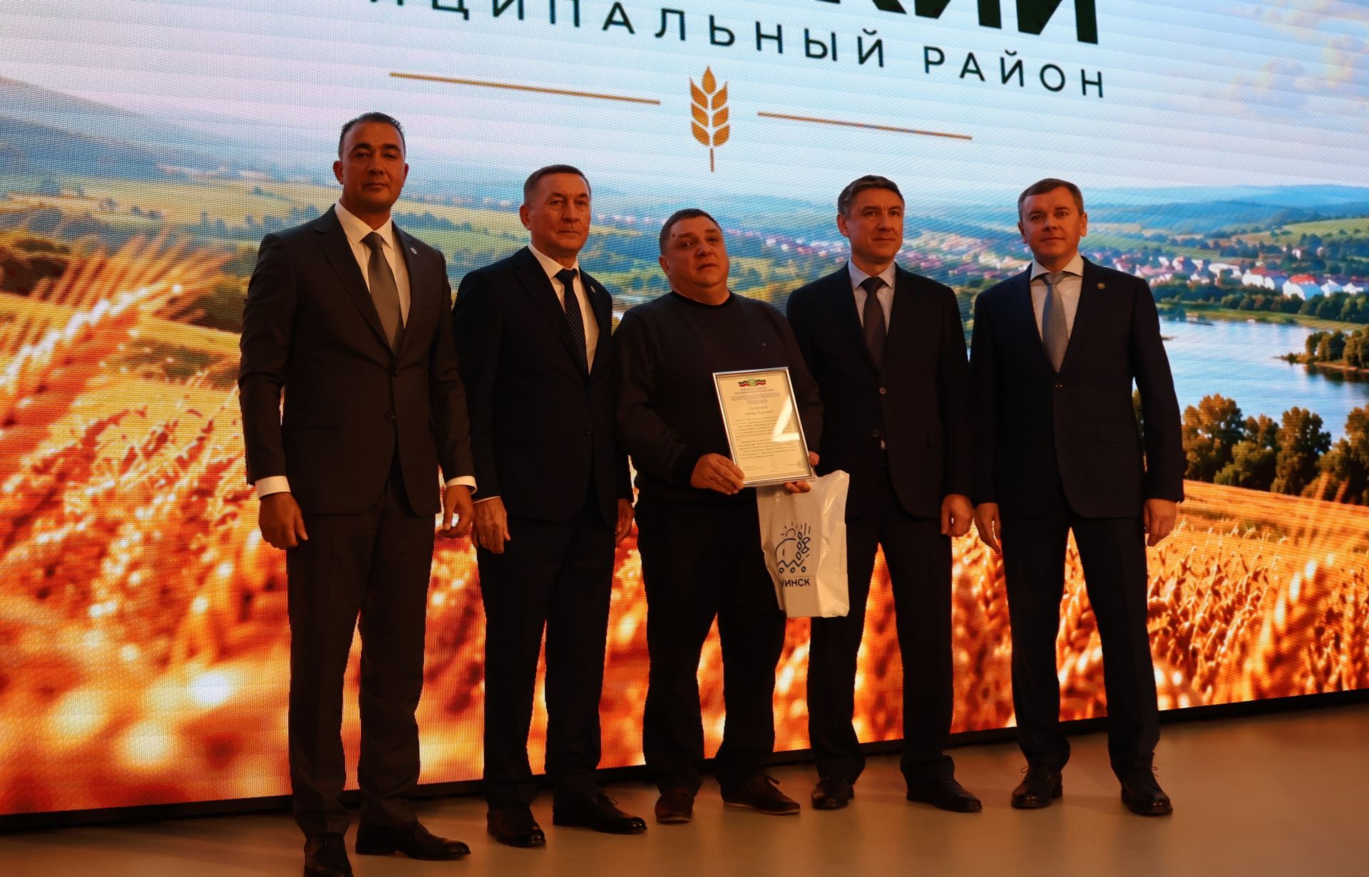 Сегодня в Буинском районе открыли агрокласс, досуговый центр и дом культуры