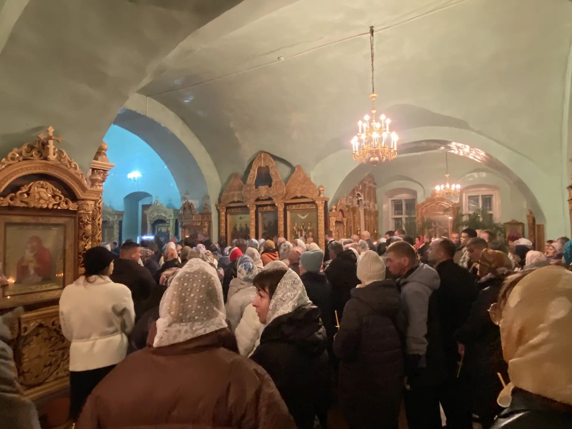 Сегодня в Буинске ночью встретили светлый праздник Пасхи.