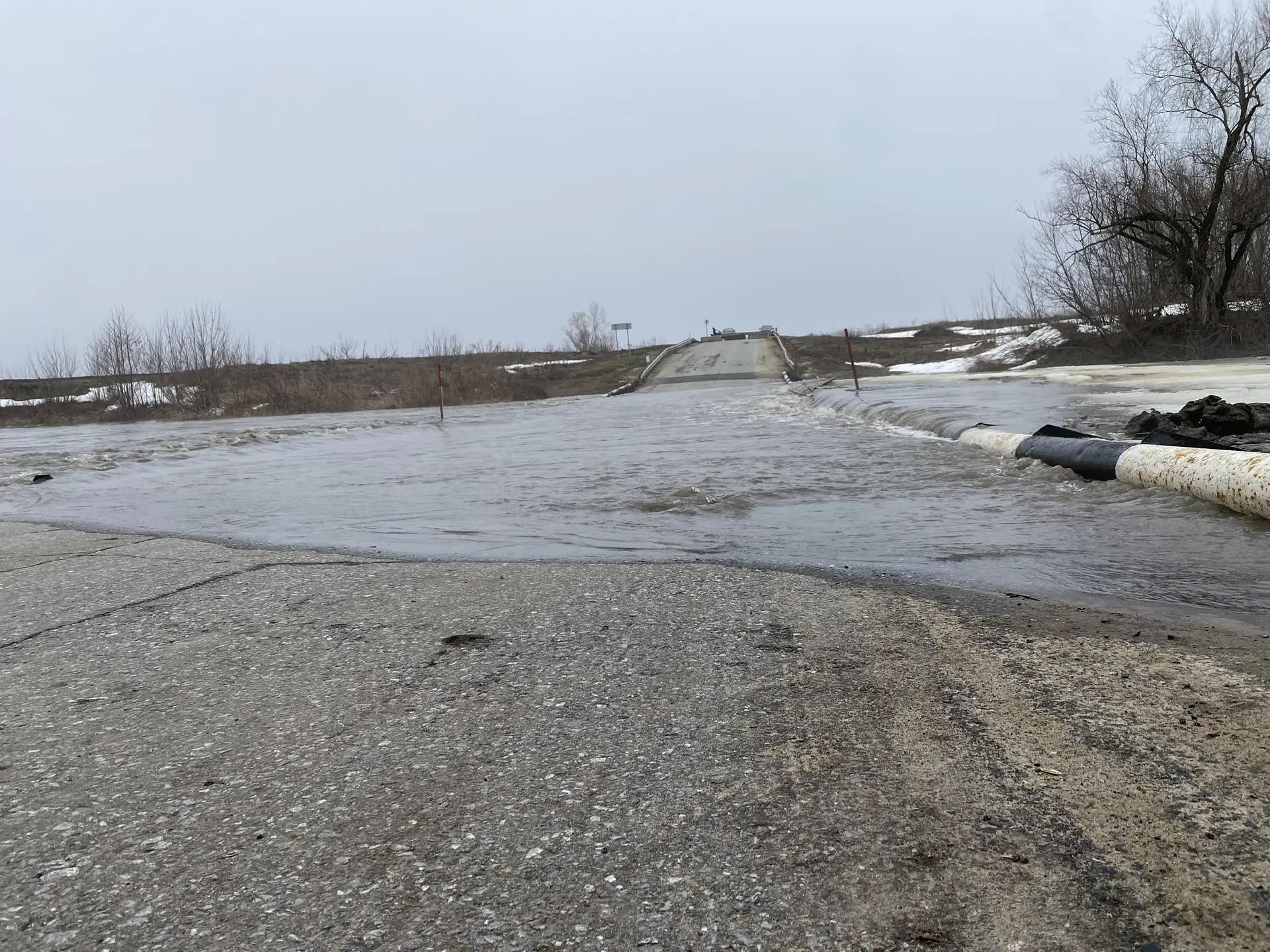В Буинском районе измерили уровень перелива воды над мостами у сёл Кият и Черки‑Кильдуразы