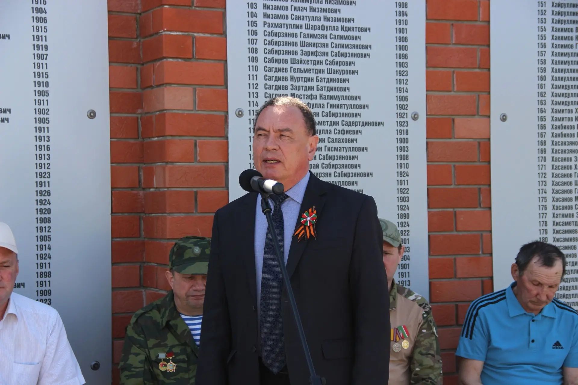 В Буинском районе, в деревне Старые Тинчали, открылась мемориальная доска в честь нашего земляка, участника СВО Белова Эдуарда Александровича