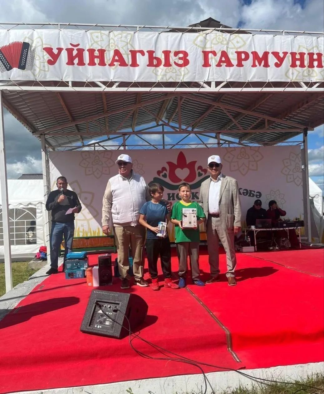 Бүген Исәк авылында традицион «Уйнагыз гармуннар» бәйрәме узды