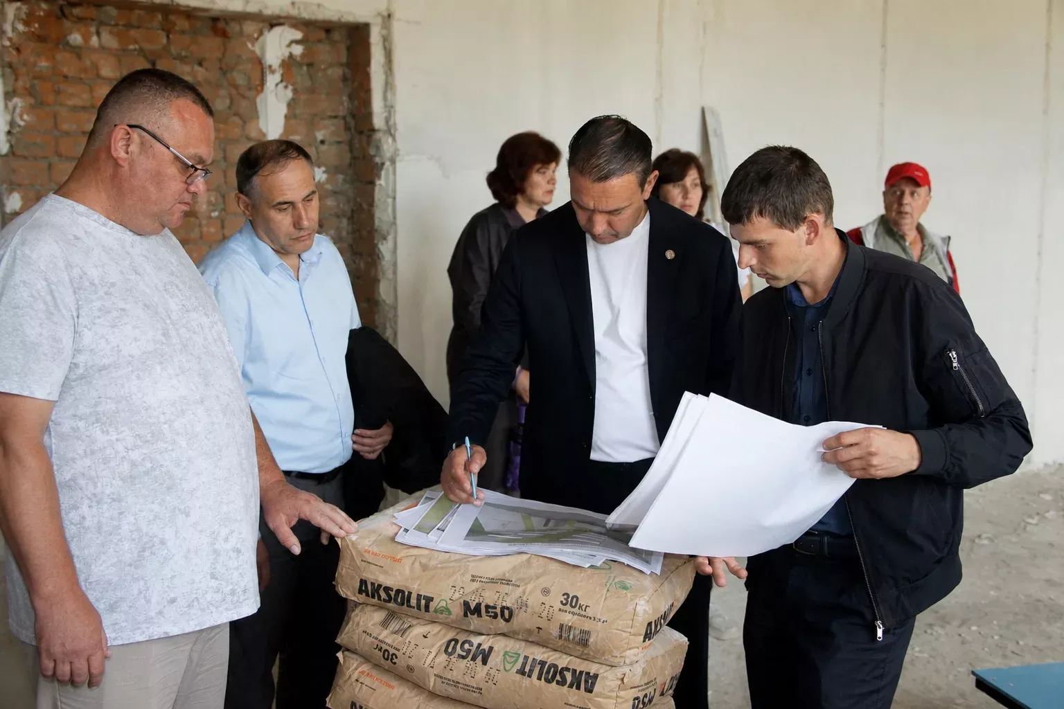 Буа районы башлыгы Ранис Камәртдинов кичә  төзелеш һәм капиталь ремонт барган объектларны күздән кичерде.