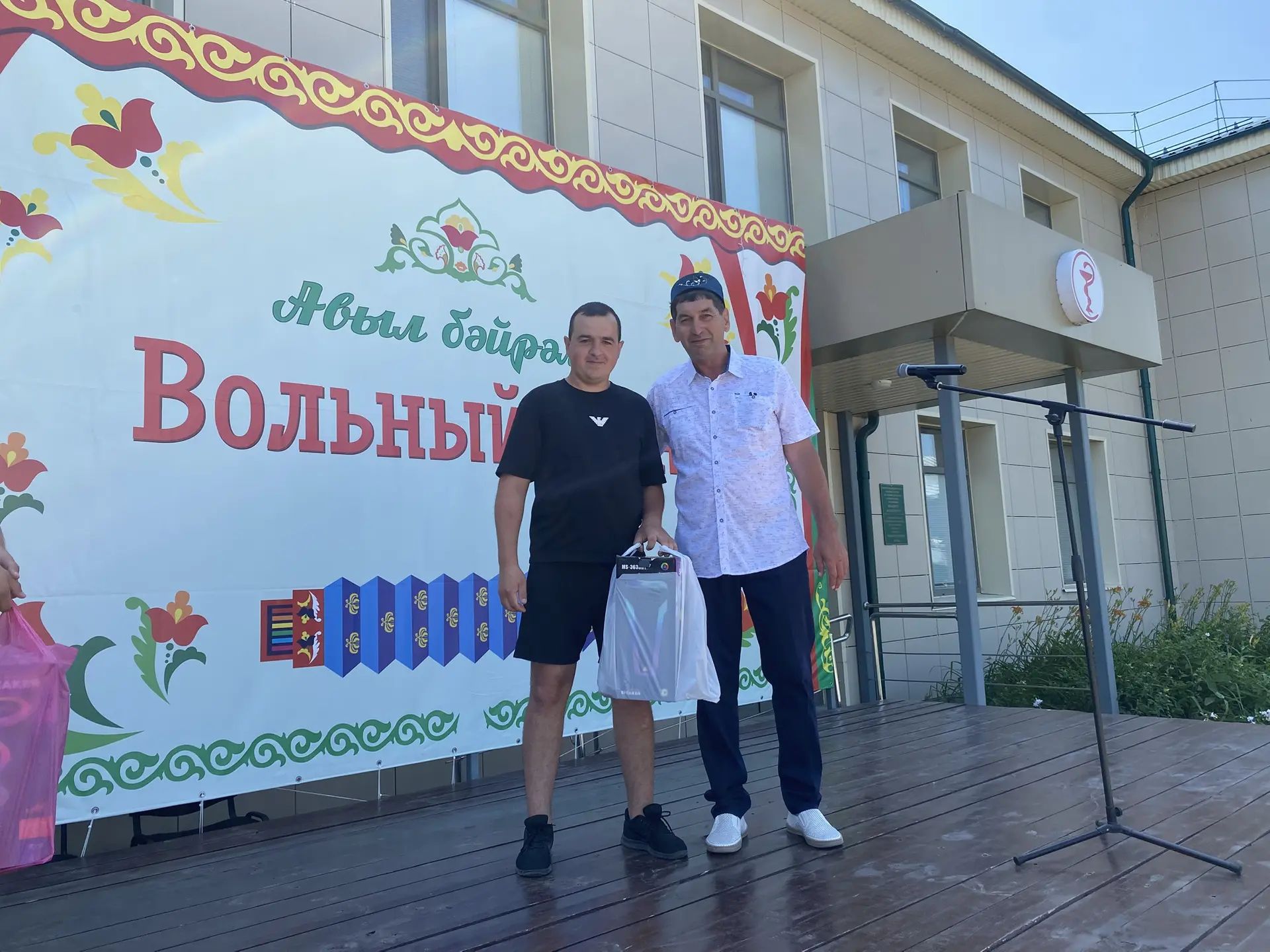 Буа районы авылларында Сабантуе бәйрәмнәре уза. Вольнистан авылы көнендә авылдашларда гореф-гадәтләр җылысы һәм очрашу шатлыгы иде