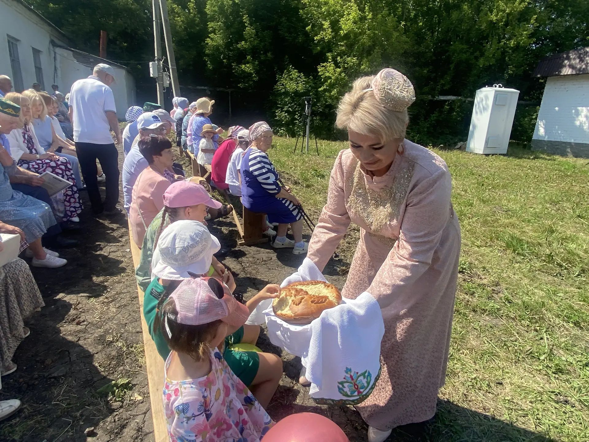 Буа районы Нурвахит авылы гасырлык юбилеен билгеләп үтә.