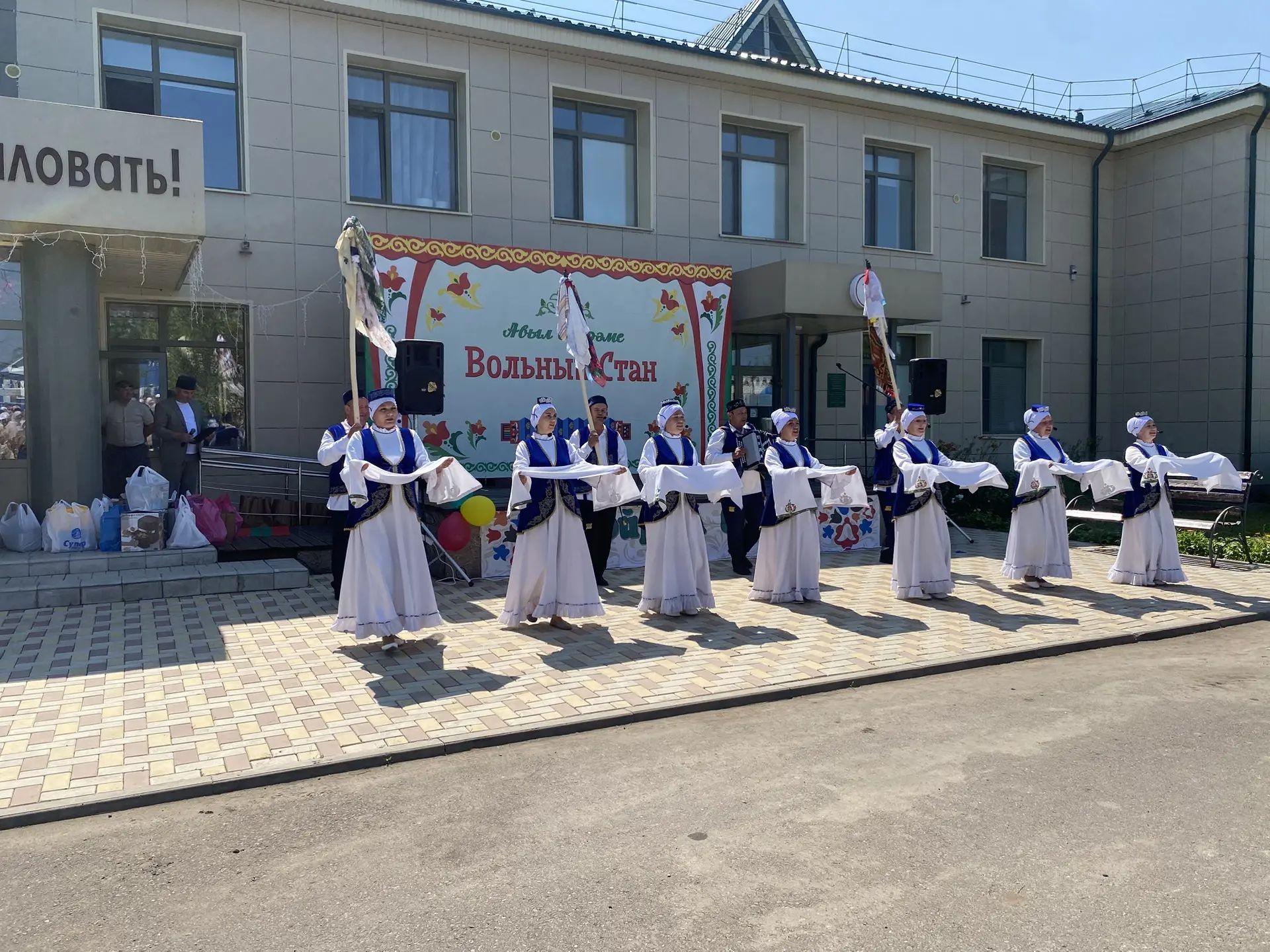 Сегодня в селе Вольнистан Буинского района земляки, договорившись, организовали праздник День села