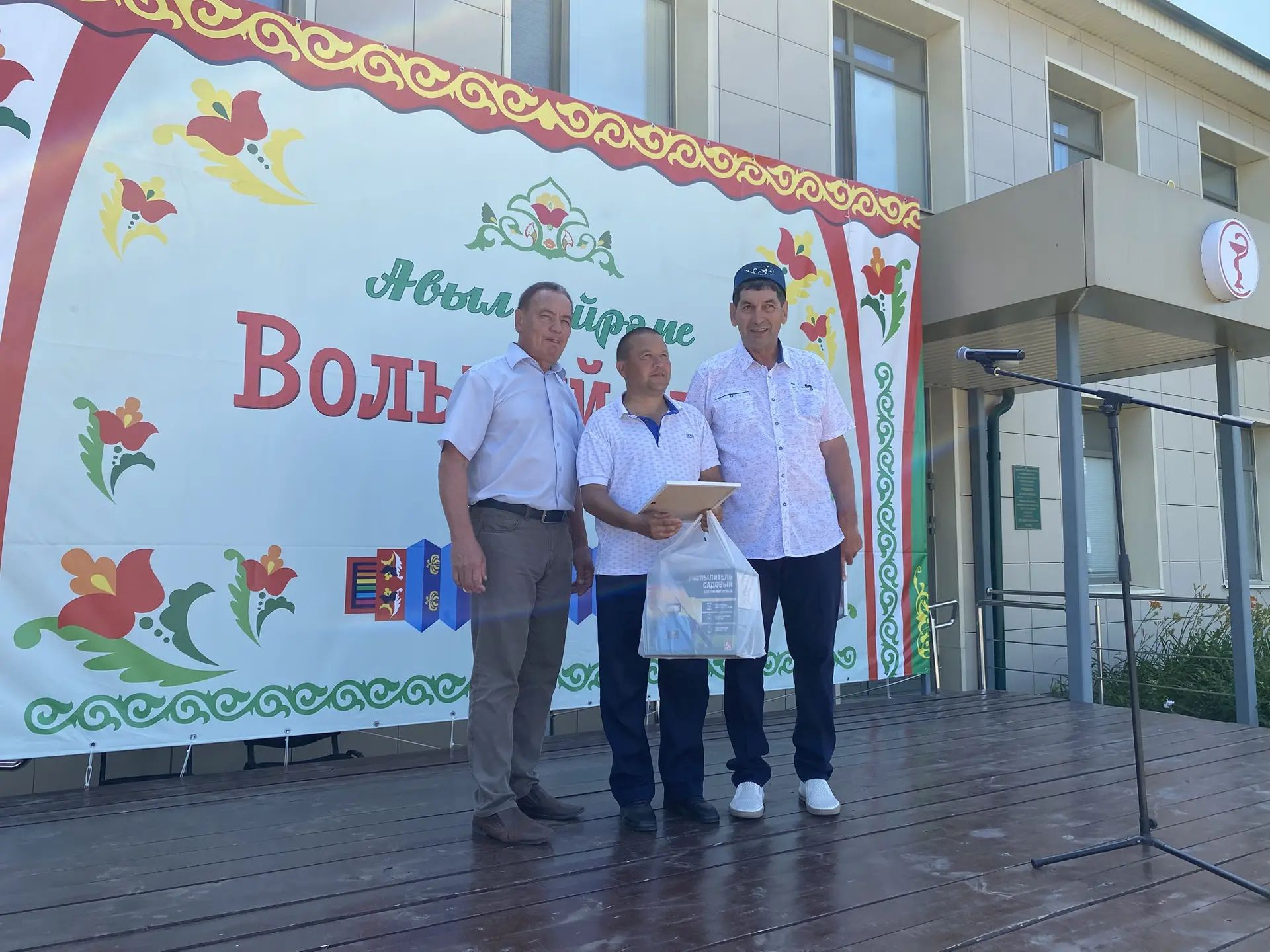Буа районы авылларында Сабантуе бәйрәмнәре уза. Вольнистан авылы көнендә авылдашларда гореф-гадәтләр җылысы һәм очрашу шатлыгы иде