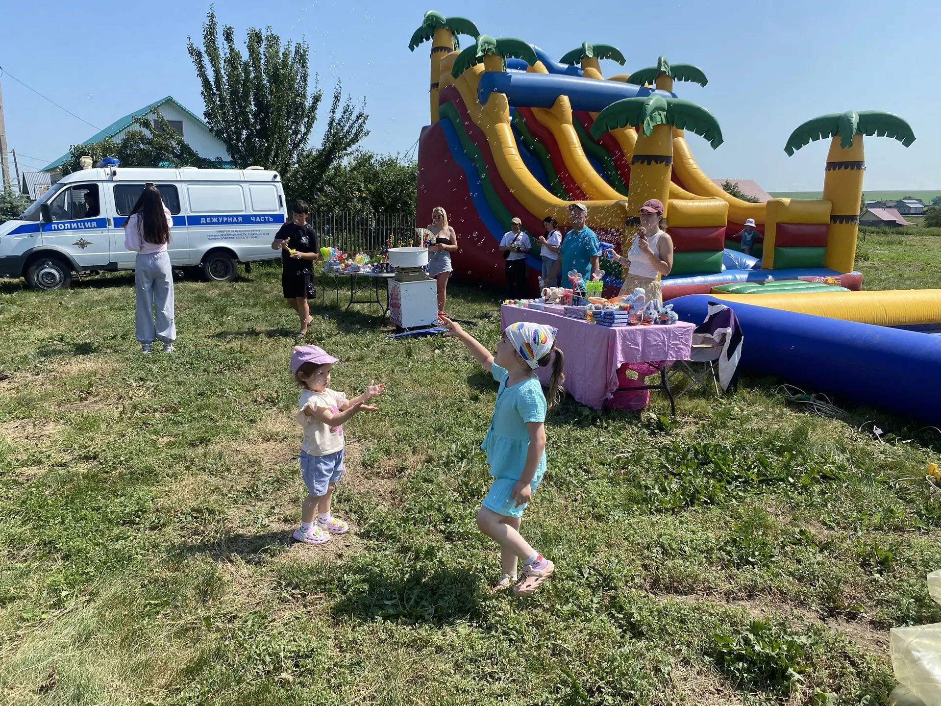 Буа районы авылларында Сабантуе бәйрәмнәре уза. Вольнистан авылы көнендә авылдашларда гореф-гадәтләр җылысы һәм очрашу шатлыгы иде