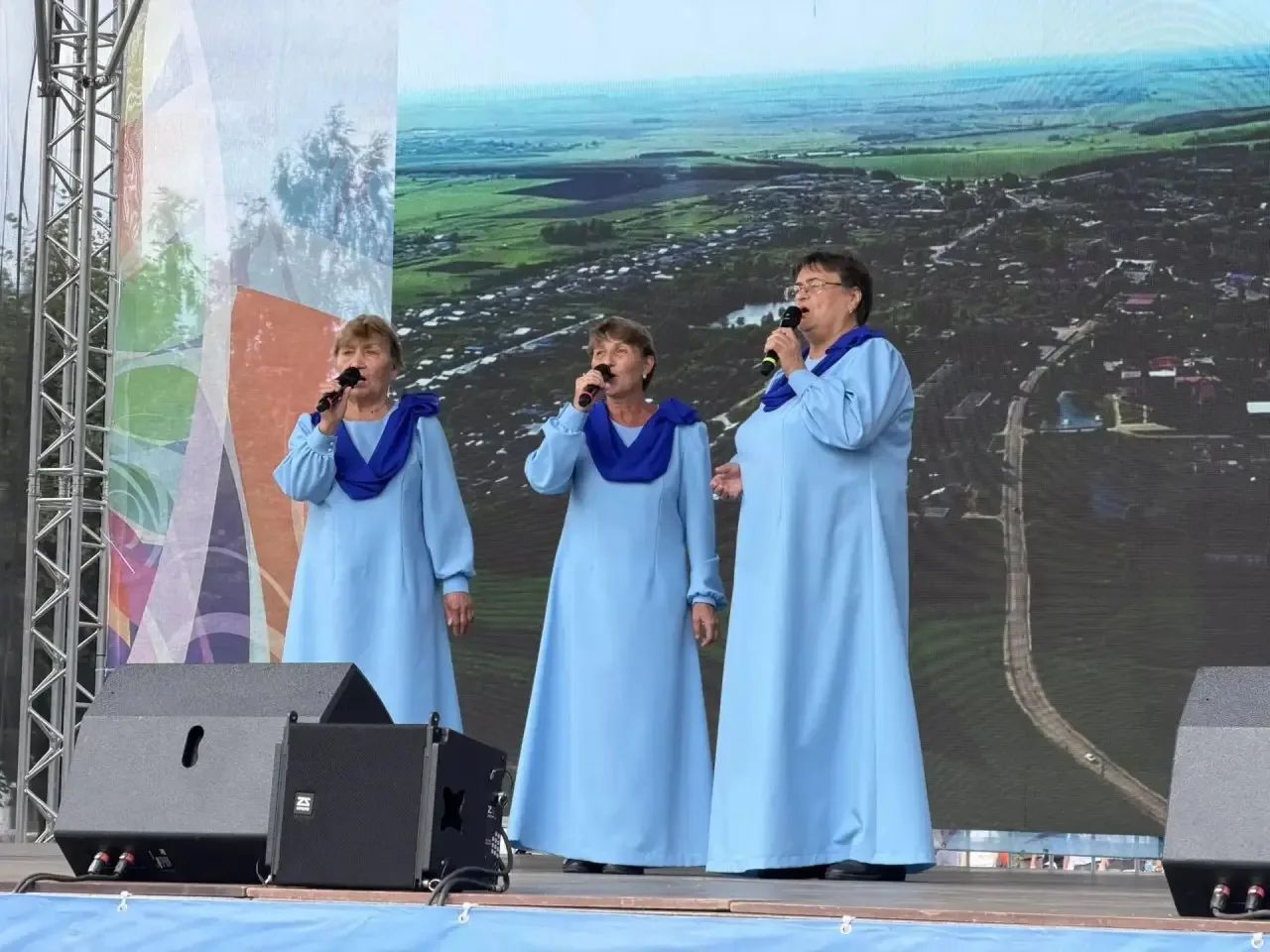 Народные коллективы Буинска приняли участие во Всероссийском фестивале в Алатыре (+фото)