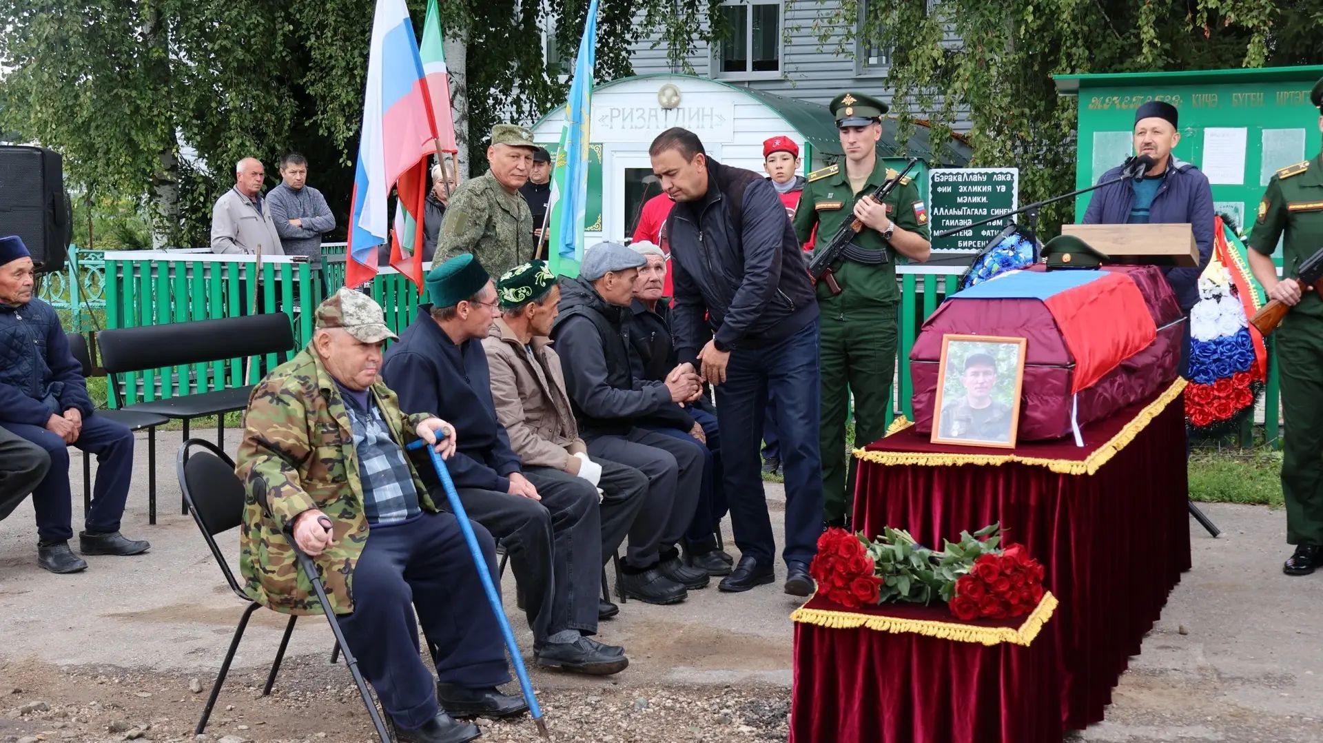 В селе Новые Чечкабы Буинского района проводили в последний путь Ильсура Зиннурова
