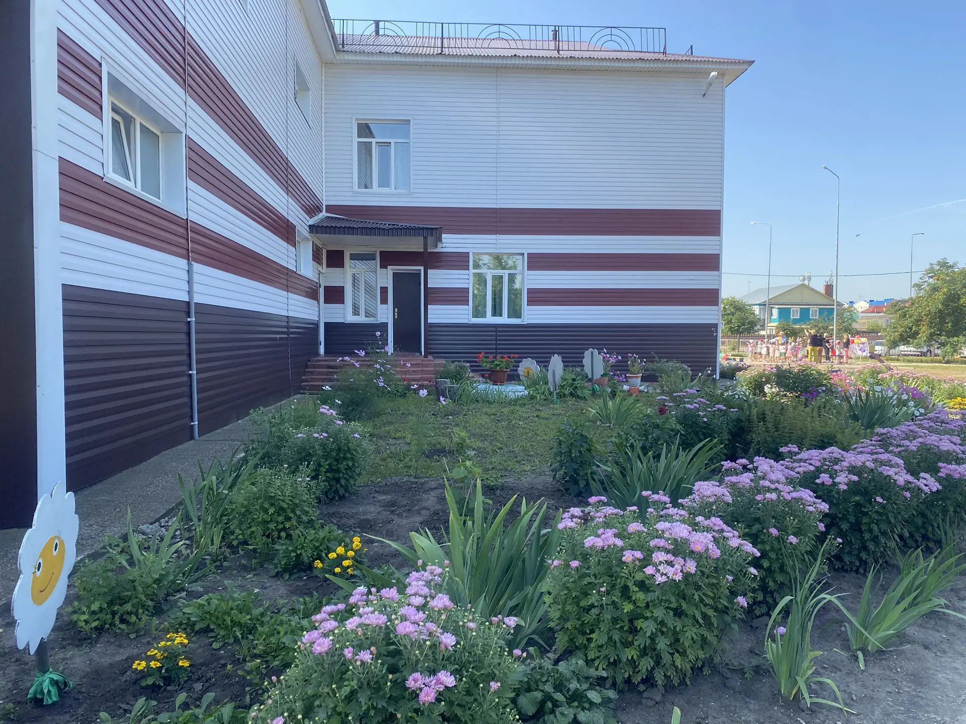 Сады, утопающие в цветах, классы, готовые к учебному году. Руководство Буинского района проверило готовность образовательных учреждений к новому учебному году
