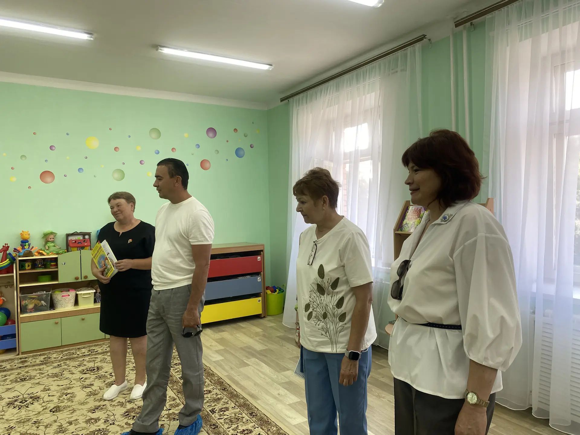 Сады, утопающие в цветах, классы, готовые к учебному году. Руководство Буинского района проверило готовность образовательных учреждений к новому учебному году