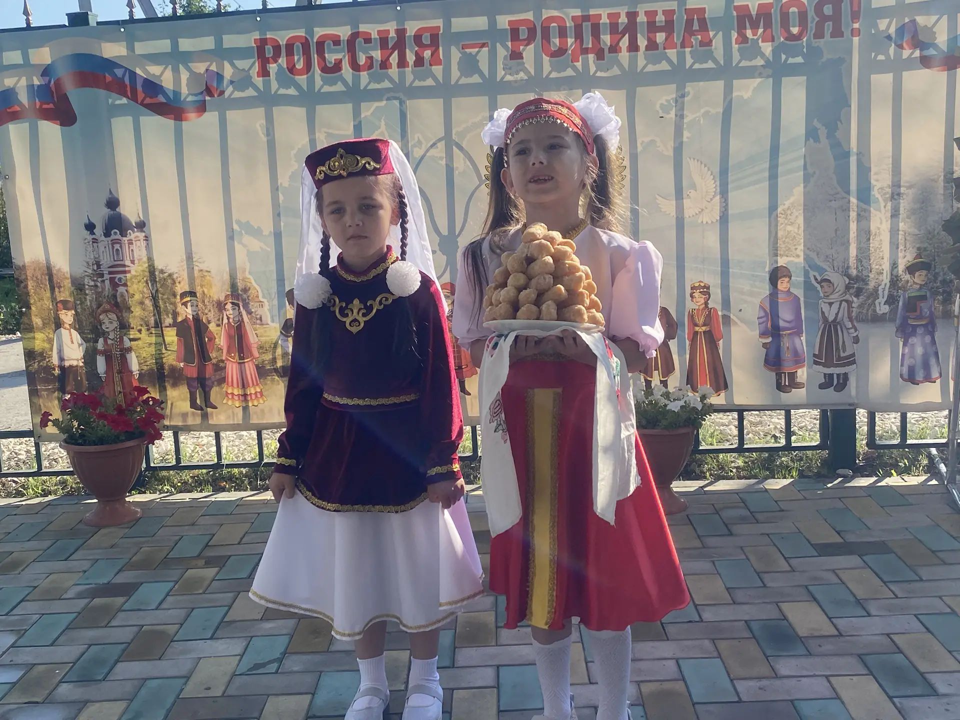 Сады, утопающие в цветах, классы, готовые к учебному году. Руководство Буинского района проверило готовность образовательных учреждений к новому учебному году