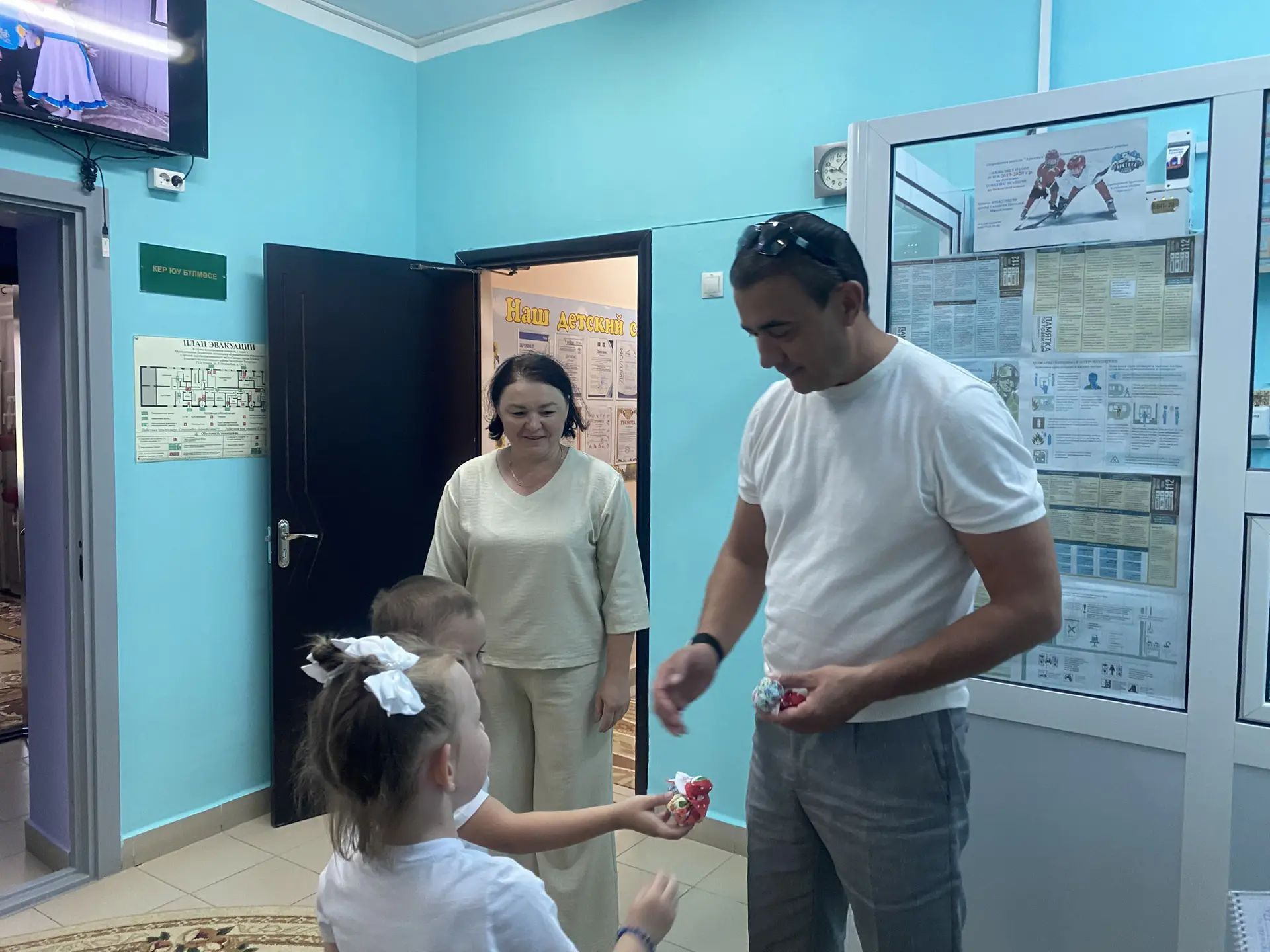 Сады, утопающие в цветах, классы, готовые к учебному году. Руководство Буинского района проверило готовность образовательных учреждений к новому учебному году