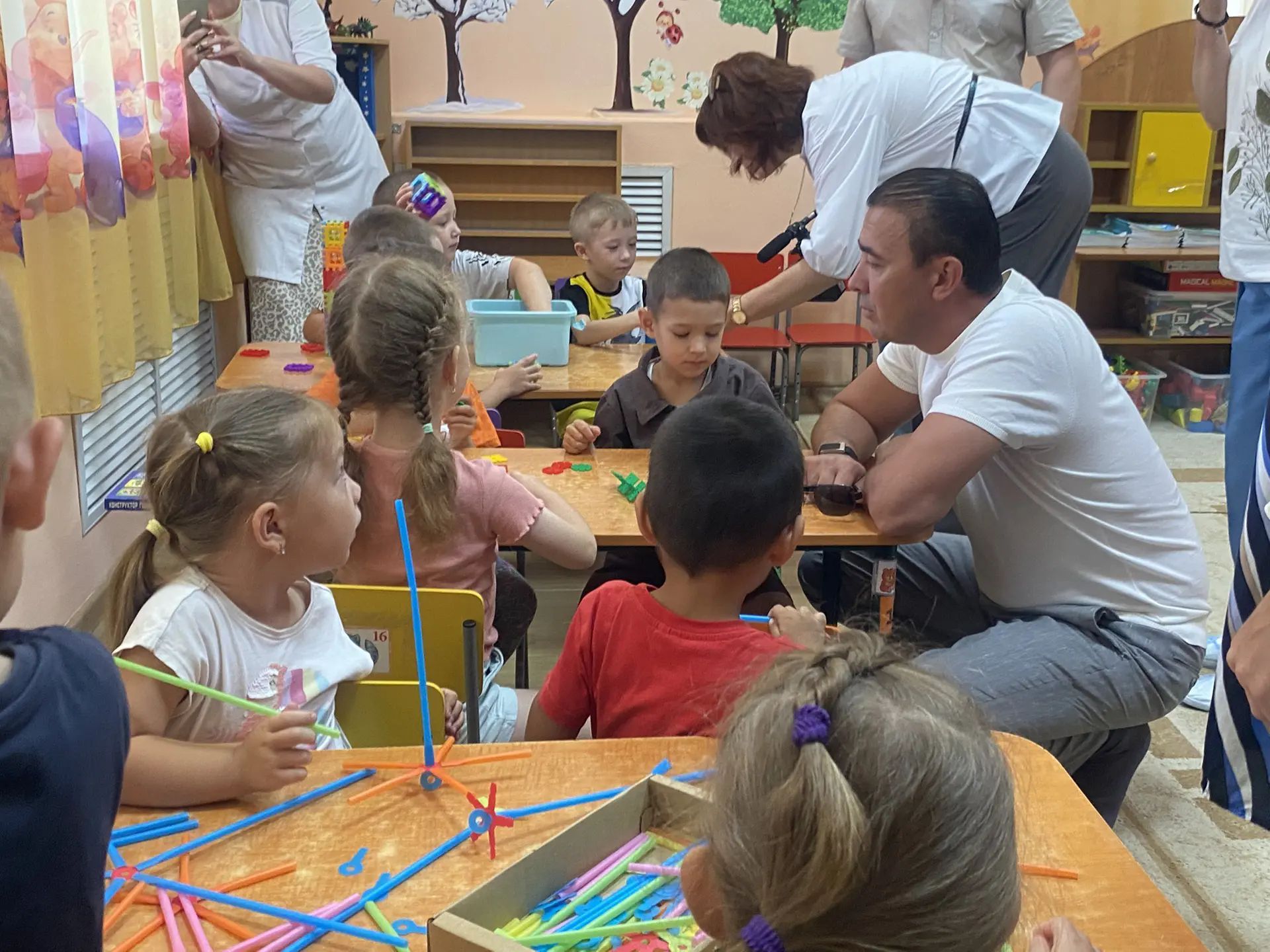 Сады, утопающие в цветах, классы, готовые к учебному году. Руководство Буинского района проверило готовность образовательных учреждений к новому учебному году