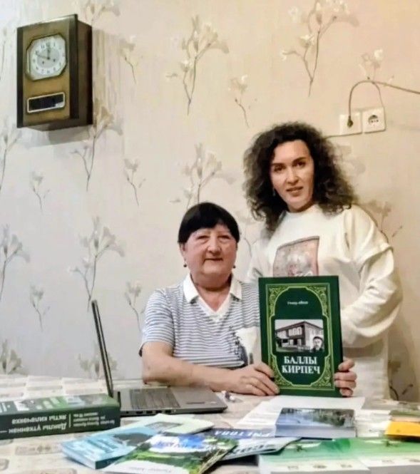 В архив — подарок от поэтессы Буинского района