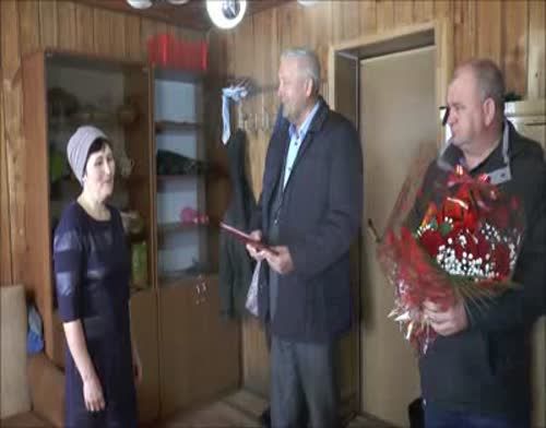 В «Авангарде» поздравили с юбилеем доярку Людмилу Зиятдинову (+ фото, видео)