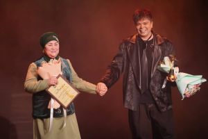 Буада иҗат иткән журналист Тәслимә Низами һәм Эльвин Грей бүген «Әлдермеш» җыры өчен «Болгар радиосы» милли музыкаль премиясе белән бүләкләнгән (фото)