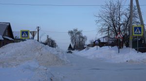 Снежные валы, создающие помеху