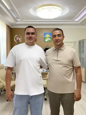 Глава Буинского района Ранис Камартдинов встретился с участником СВО Алмазом Багаутдиновым
