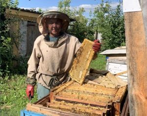 Фаннур Галятдинов из Буинска отмечает, что в этом году его урожай скромнее, чем в прошлом