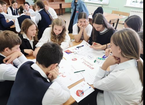 Сегодня около 300 ребят Буинского района принимали участие в Молодёжном автобусном туре «Время Первых»