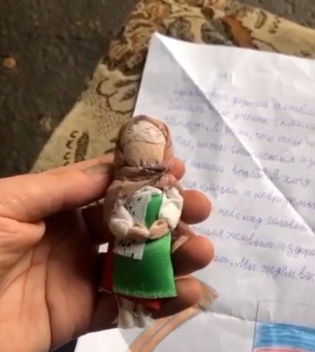 Буинский боец показал, какие талисманы присылают дети в зону СВО