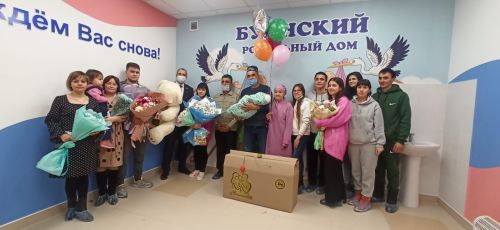 Сегодня супруга мобилизованного Алмаза Галяветдинова выписалась из роддома (фото, видео)
