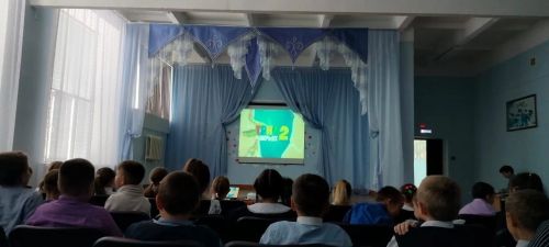 Буинские сёла могут смотреть фильмы и мультфильмы благодаря мобильному досуговому центру «Кинотеатр на колёсах»