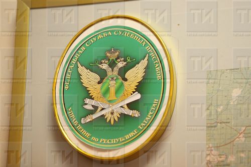 Судебные приставы РТ изъяли почти 800 машин у должников по налогам