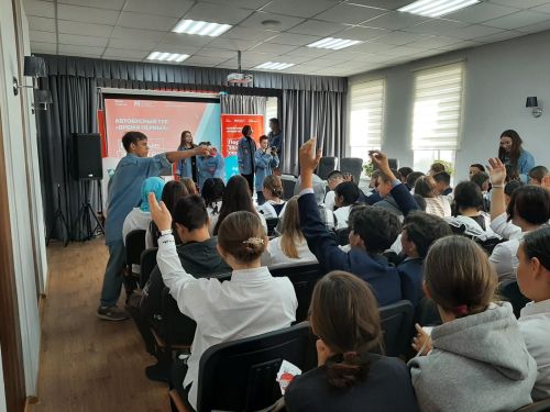 Сегодня около 300 ребят Буинского района принимали участие в Молодёжном автобусном туре «Время Первых»