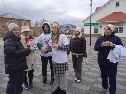 В эти минуты педагоги и учащиеся школы им.Р.Сагдеева проводят акцию «Дарю тепло»