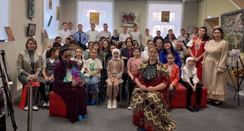 В краеведческом музее города состоялось открытие персональной выставки художественных работ Алсу Юсуповой