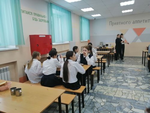 В Буинске родители контролируют питание школьников (фото)