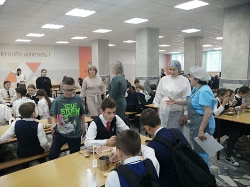 В Буинске родители контролируют питание школьников (фото)