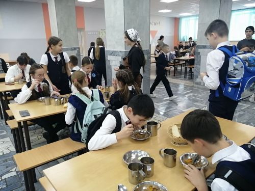 В Буинске родители контролируют питание школьников (фото)