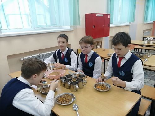 В Буинске родители контролируют питание школьников (фото)