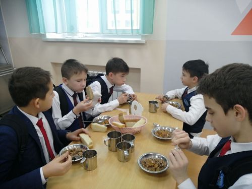 В Буинске родители контролируют питание школьников (фото)